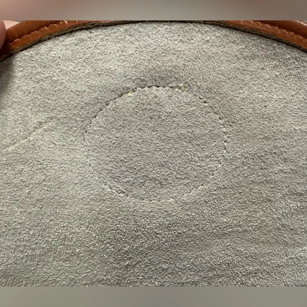 Vintage Dooney Bourke Leather White Essex Shoulder Bag Brass Hardware Tan Trim - Picture 13 of 17